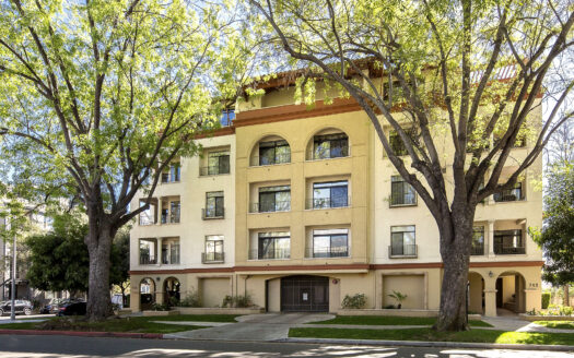 Just Sold – 748 Locust, Unit 403 at The Hudson — Multiple Offers, Exceptional Appeal.