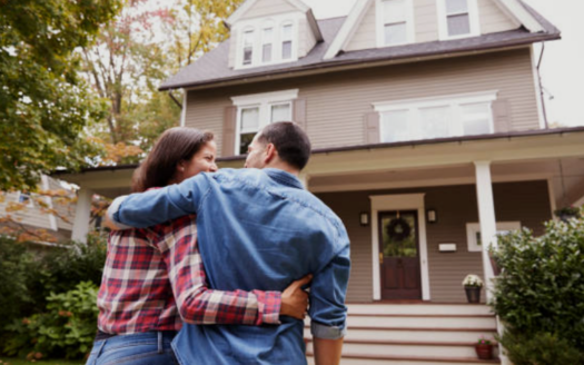 Featured Image_Buyers Decide Before They Walk In (And Most Sellers Miss It)